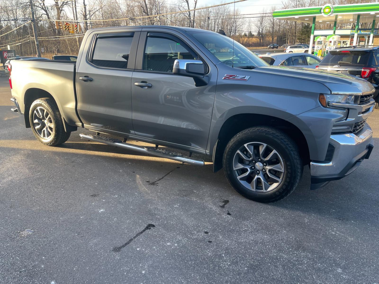 2020 Gray /Black Chevrolet Silverado 1500 LT Crew Cab 4WD (3GCUYDED4LG) with an 5.3L V8 OHV 16V engine, 8-Speed Automatic transmission, located at 11115 Chardon Rd. , Chardon, OH, 44024, (440) 214-9705, 41.580246, -81.241943 - This 2020 Chevrolet Silverado 1500 LT Crew Cab with the 5.3L V8 and an 8-speed automatic transmission, equipped with the Z71 package and All Star Edition, offers a compelling mix of power, off-road capability, and comfort. The addition of LED headlights enhances visibility in all conditions, while t - Photo #3